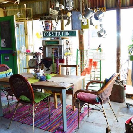 Suzie'S Coffee Shop Accommodation Белвилл Экстерьер фото