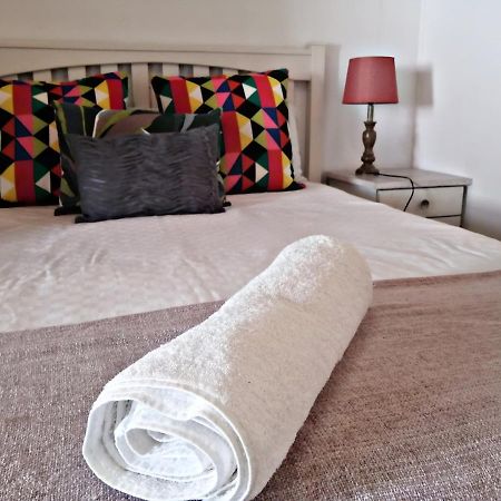 Suzie'S Coffee Shop Accommodation Белвилл Экстерьер фото