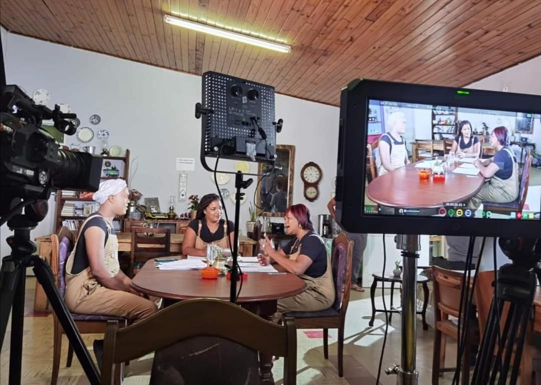 Suzie'S Coffee Shop Accommodation Белвилл Экстерьер фото