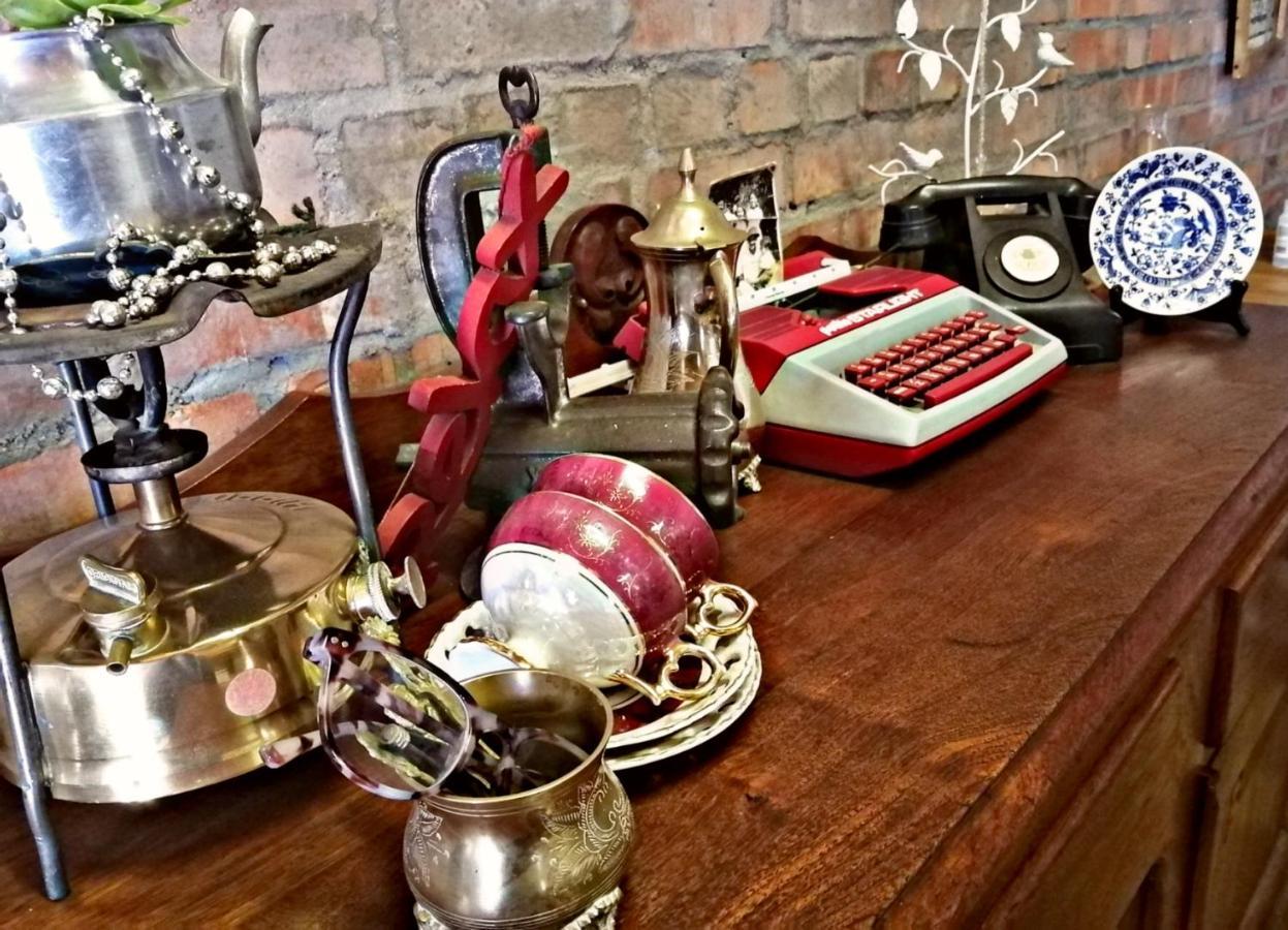 Suzie'S Coffee Shop Accommodation Белвилл Экстерьер фото