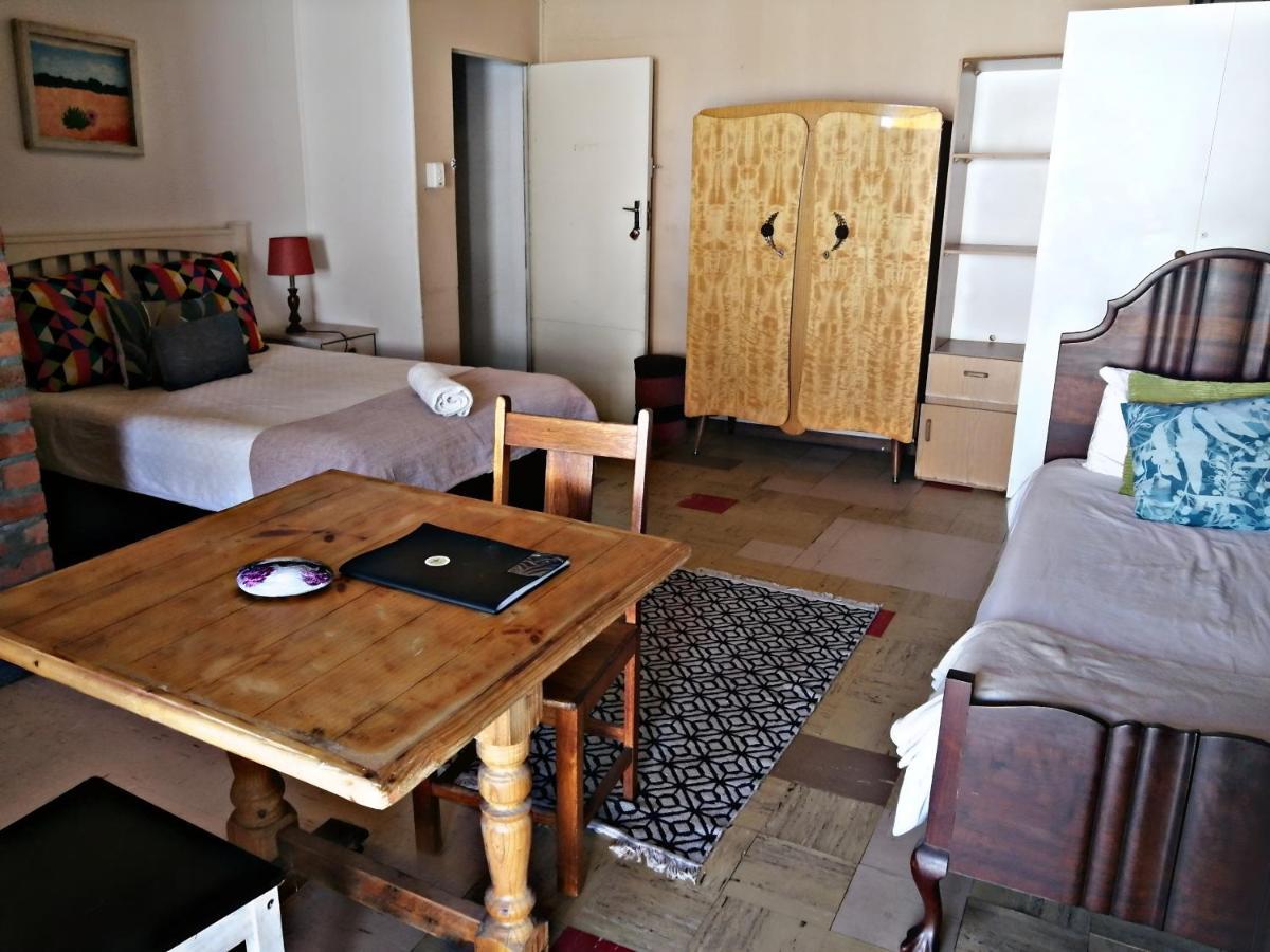 Suzie'S Coffee Shop Accommodation Белвилл Экстерьер фото